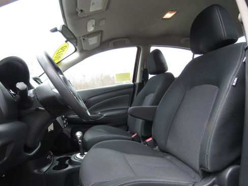 Used 2019 Nissan Versa SV image 10