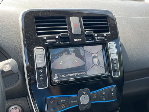 Used 2015 Nissan Leaf SL w/ Premium Package image 14