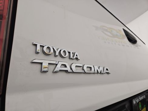 Used 2014 Toyota Tacoma 4x4 Regular Cab image 29