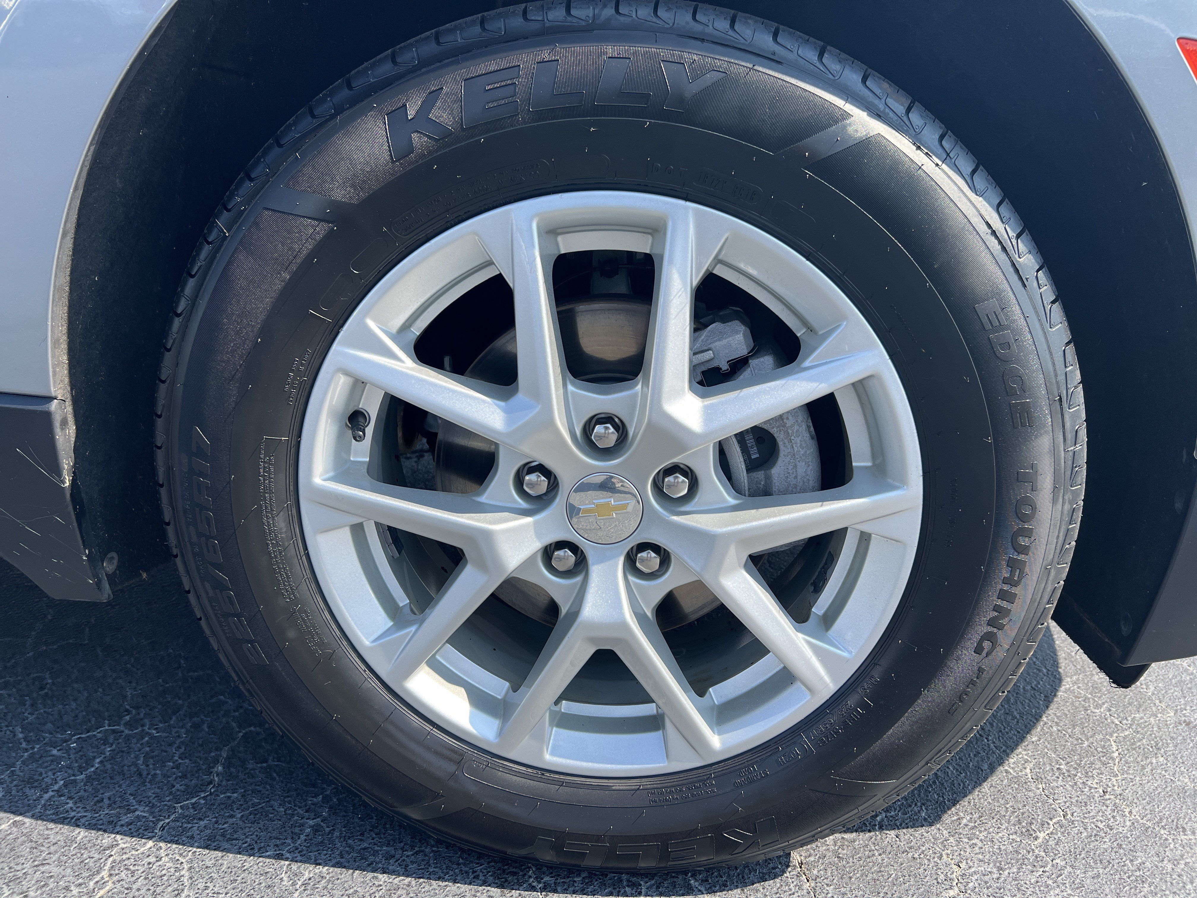 Used 2023 Chevrolet Equinox LS FWD image 12
