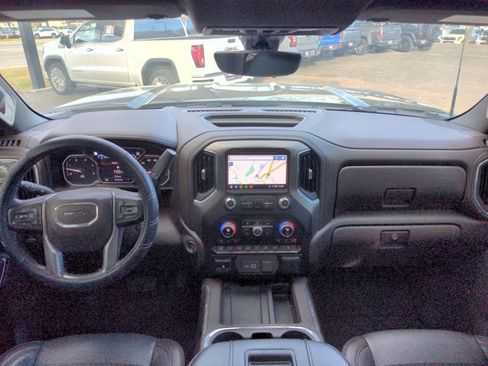 Used 2020 GMC Sierra 2500 Denali w/ Denali Ultimate Package AWD/4WD image 17