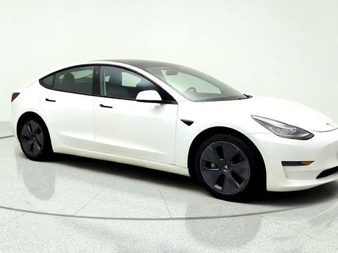 Used 2021 Tesla Model 3 Standard Range Plus RWD image 3
