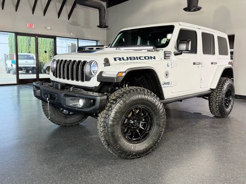 Used 2024 Jeep Wrangler Unlimited Rubicon 4xe image 34