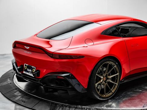 Used 2019 Aston Martin V8 Vantage Coupe image 18