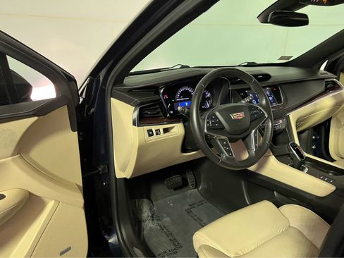 Used 2017 Cadillac XT5 Luxury w/ Driver Awareness Package AWD/4WD image 22