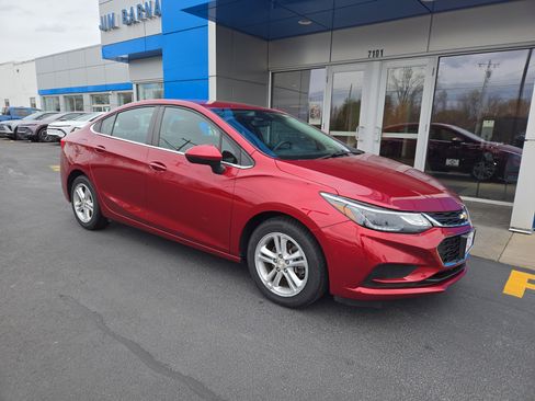 Certified 2018 Chevrolet Cruze LT w/ Convenience Package image 17