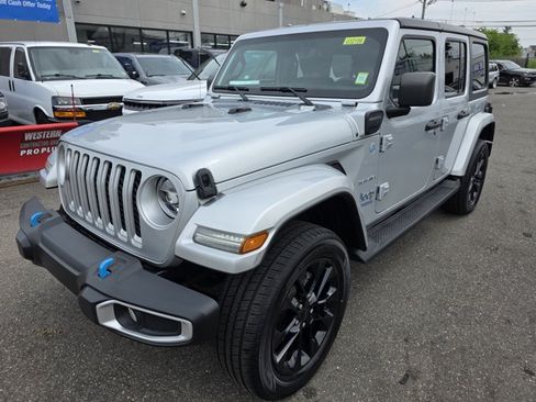 Used 2022 Jeep Wrangler Unlimited Sahara w/ Cold Weather Group AWD/4WD image 2