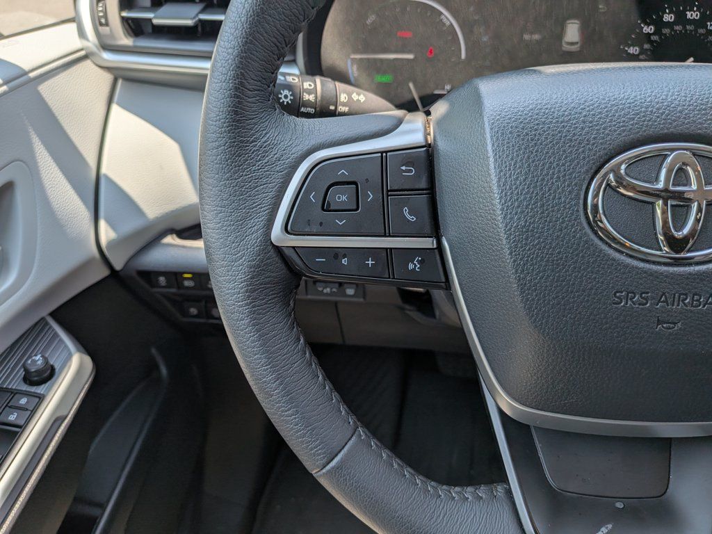 Used 2025 Toyota Sienna XLE w/ XLE Plus Package FWD image 14
