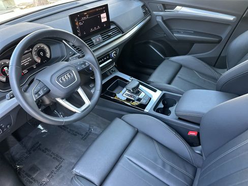 Used 2025 Audi Q5 2.0T Premium w/ Convenience Plus Package AWD/4WD image 11