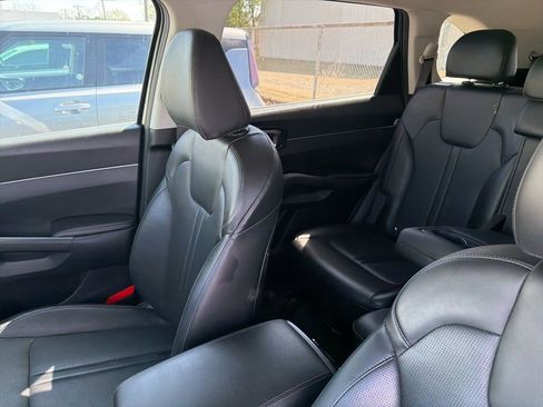 Used 2025 Kia Sorento S image 9