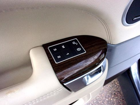 Used 2016 Land Rover Range Rover Sport HSE image 16