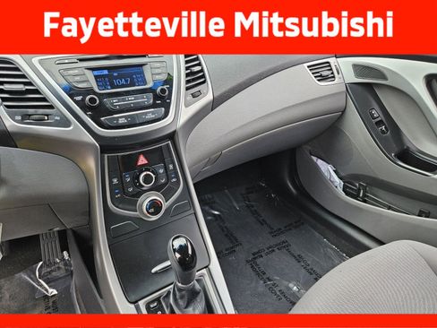 Used 2015 Hyundai Elantra SE FWD image 20