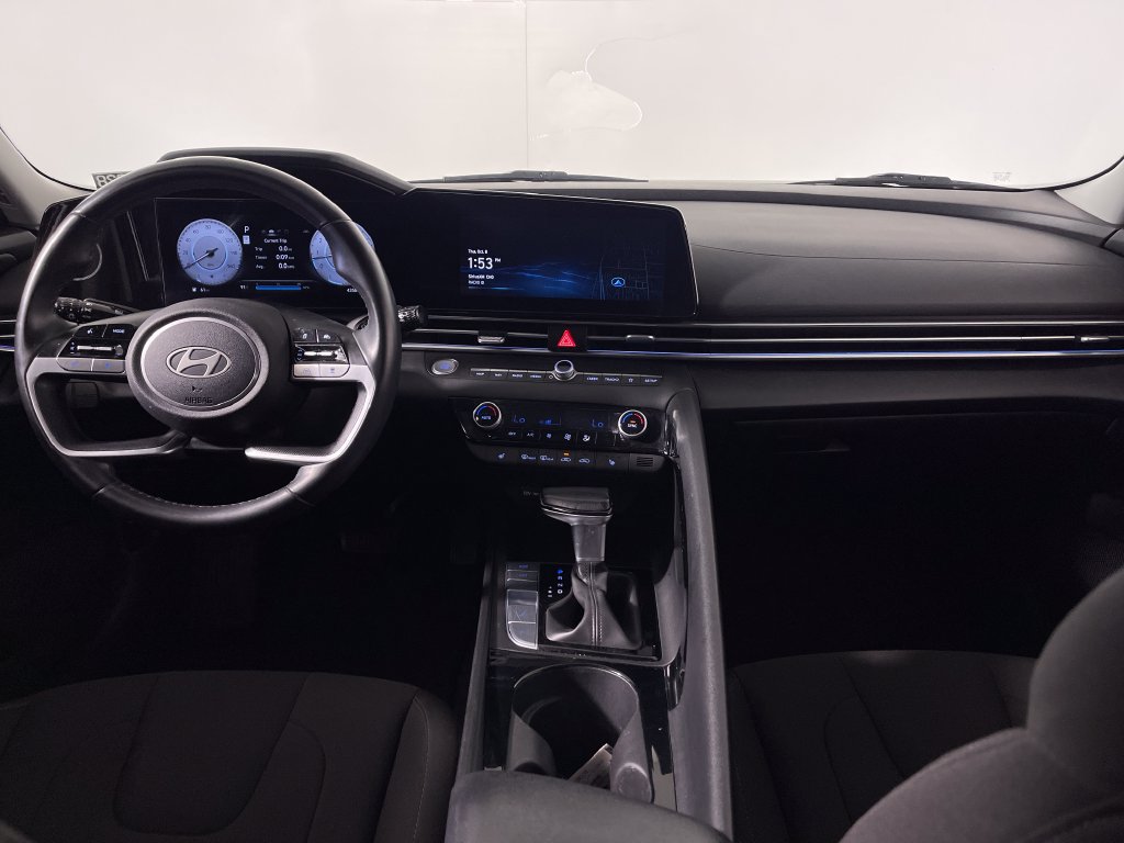 Certified 2025 Hyundai Elantra SEL FWD image 15