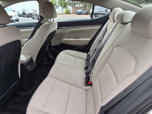 Used 2017 Hyundai Elantra SE image 18