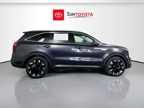 Used 2025 Kia Sorento SX FWD image 2