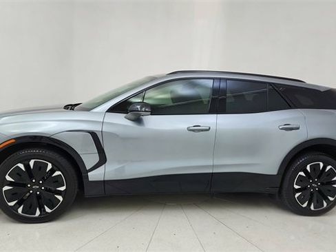 Used 2025 Chevrolet Blazer EV RS image 3