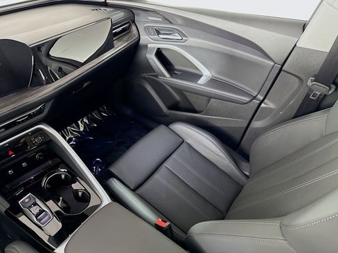 Certified 2025 Audi Q5 2.0T Premium Plus w/ Premium Plus image 24