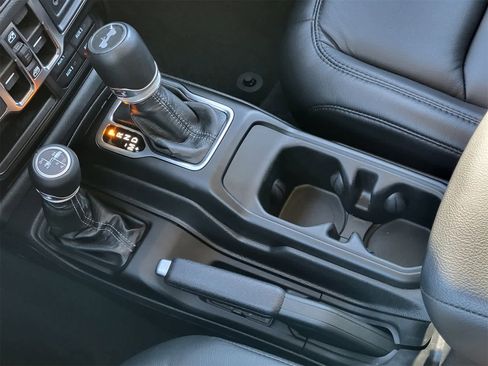 Used 2025 Jeep Wrangler Sport S image 18