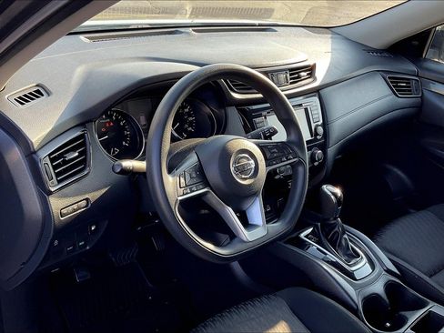 Used 2018 Nissan Rogue S image 16