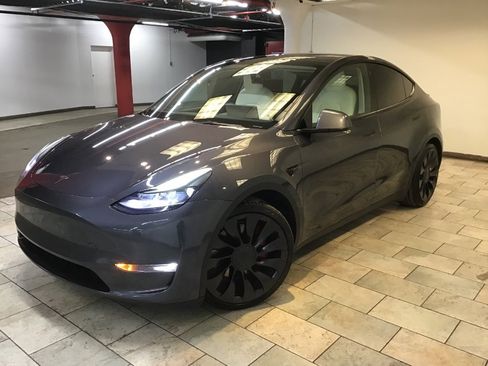Used 2022 Tesla Model Y Performance image 3