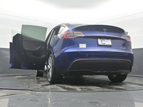 Used 2020 Tesla Model Y Long Range image 31