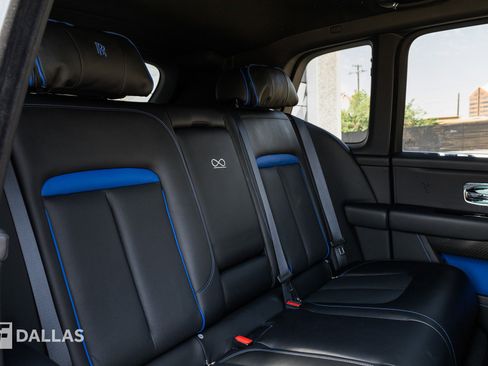 Used 2022 Rolls-Royce Cullinan Black Badge w/ Dark Exterior Package AWD/4WD image 43