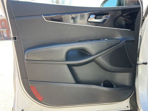 Used 2017 Kia Sorento LX image 11