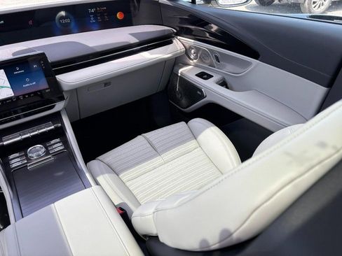 New 2026 Lincoln Nautilus Reserve AWD/4WD image 13