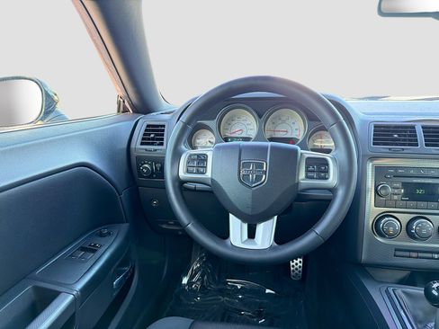 Used 2012 Dodge Challenger R/T image 17