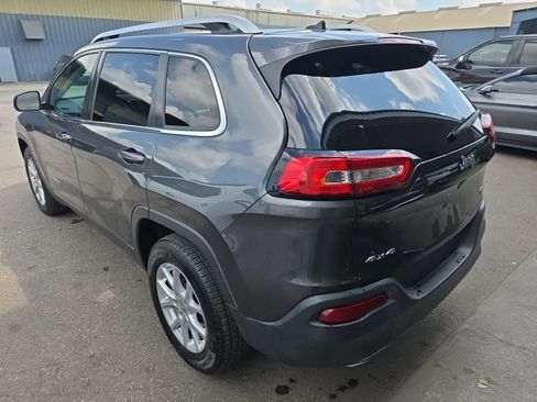 Used 2015 Jeep Cherokee Latitude w/ Cold Weather Group AWD/4WD image 6