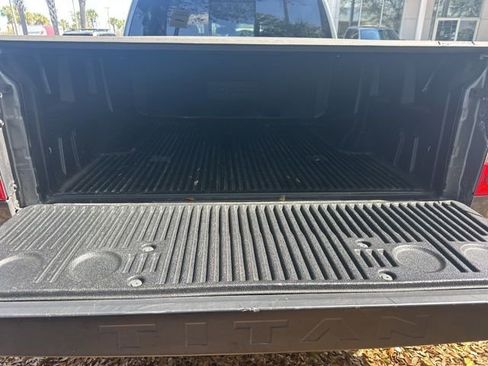 Used 2018 Nissan Titan SV w/ SV Convenience Package image 25
