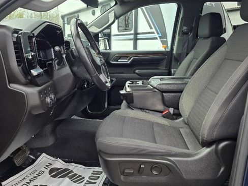 Used 2022 Chevrolet Silverado 1500 LT AWD/4WD image 11