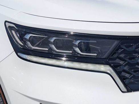 Used 2023 Kia Sorento SX image 9