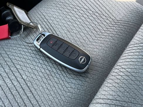 Used 2025 Nissan Rogue SV FWD image 27