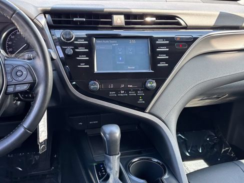 Used 2020 Toyota Camry SE FWD image 19