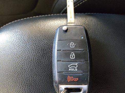 Used 2018 Kia Soul + FWD image 32