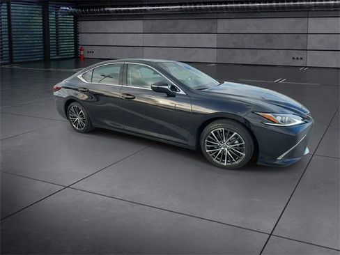 Certified 2022 Lexus ES 350 w/ Premium Package image 2