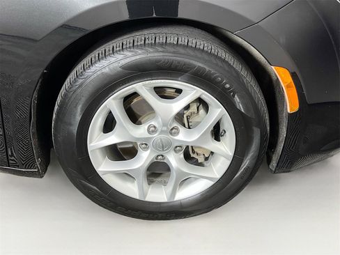 Used 2018 Chrysler Pacifica Touring Plus w/ S Appearance Package image 33