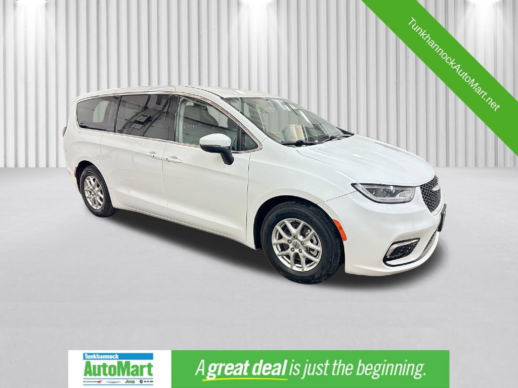 Used 2023 Chrysler Pacifica Touring-L FWD image 1