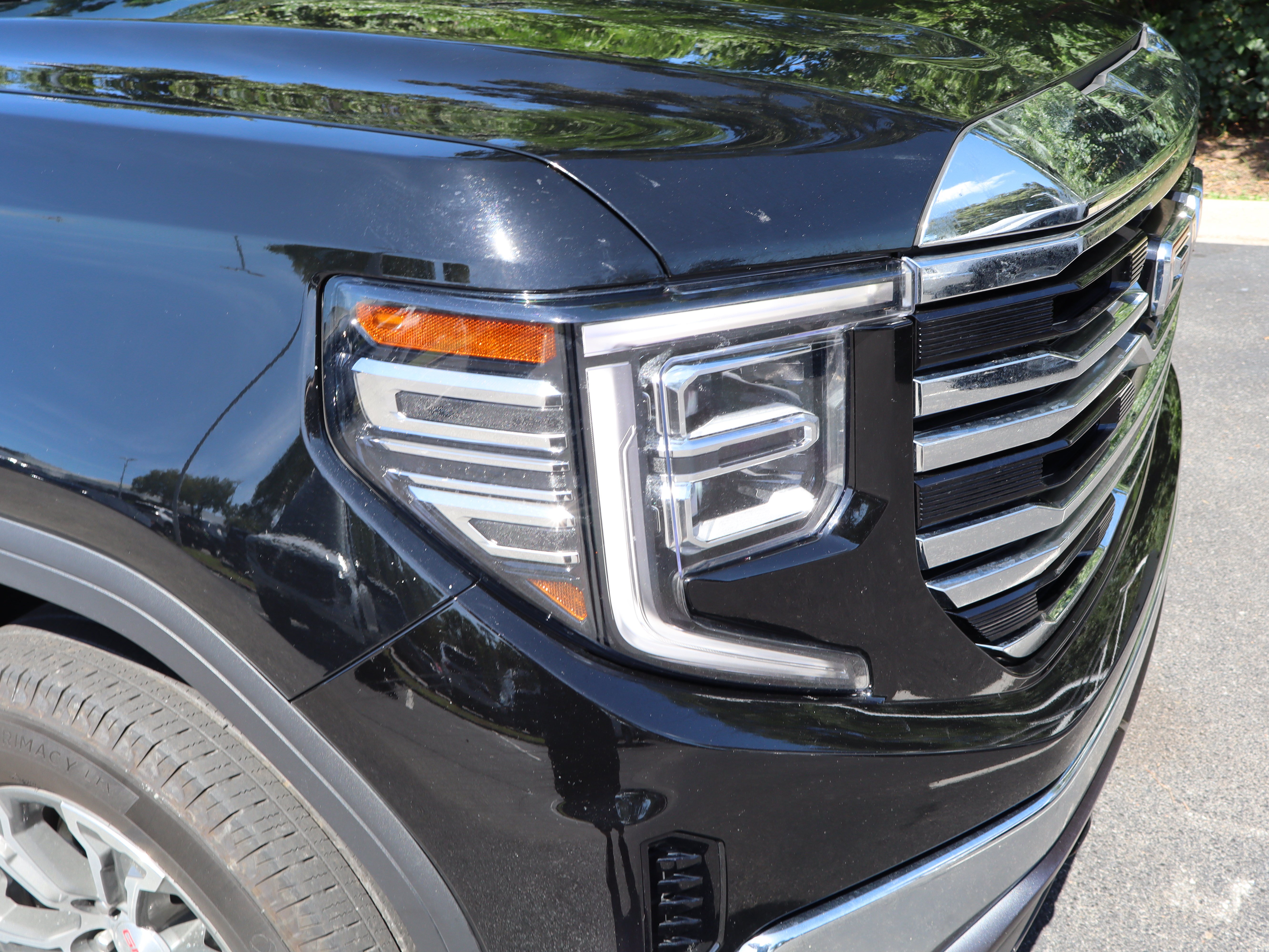 Used 2025 GMC Sierra 1500 SLT RWD image 12