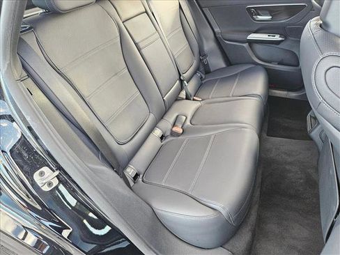 Used 2025 Mercedes-Benz GLC 300 image 17