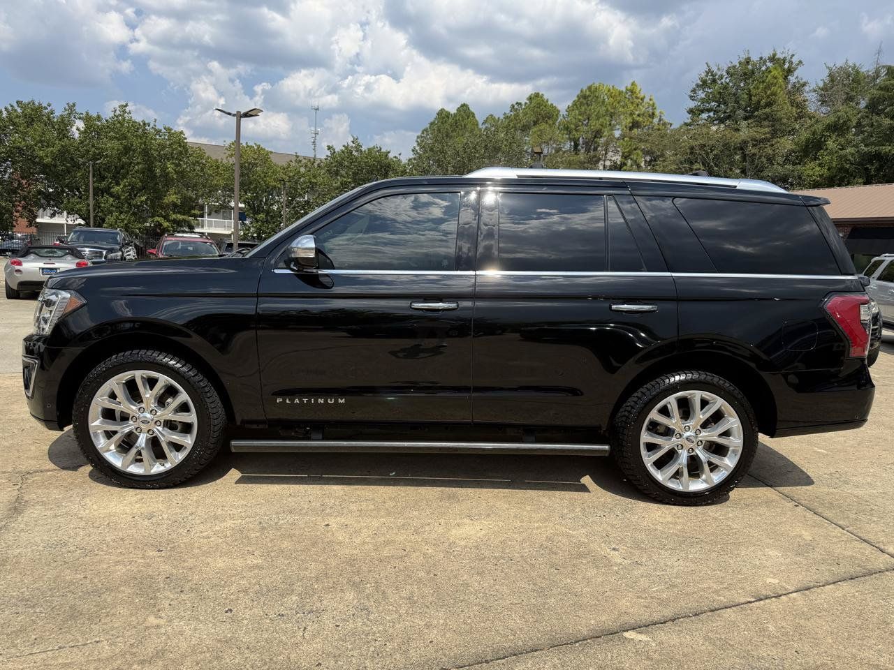 Used 2018 Ford Expedition Platinum AWD/4WD image 2