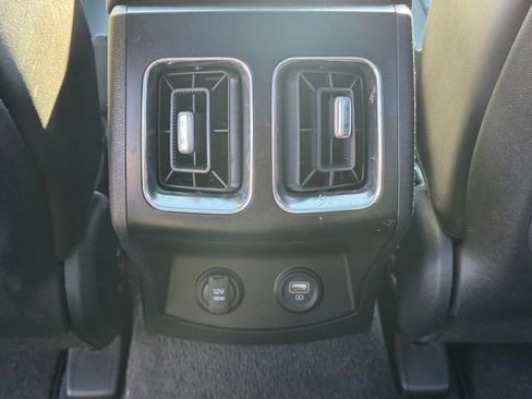 Used 2023 Kia Sorento EX w/ Panoramic Sunroof Package image 18