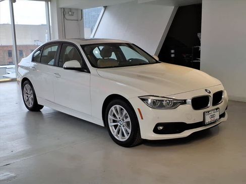 Used 2018 BMW 320i xDrive Sedan w/ Convenience Package image 3