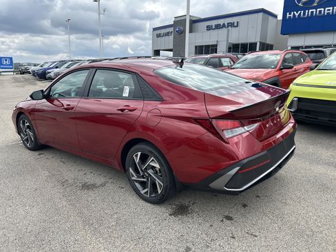 Used 2025 Hyundai Elantra Sport FWD image 14