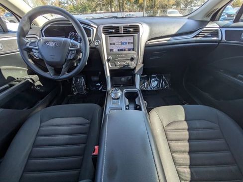 Used 2019 Ford Fusion SE image 12