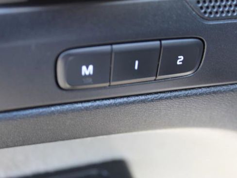 Used 2020 Volvo XC40 T5 Momentum w/ Protection Package image 17