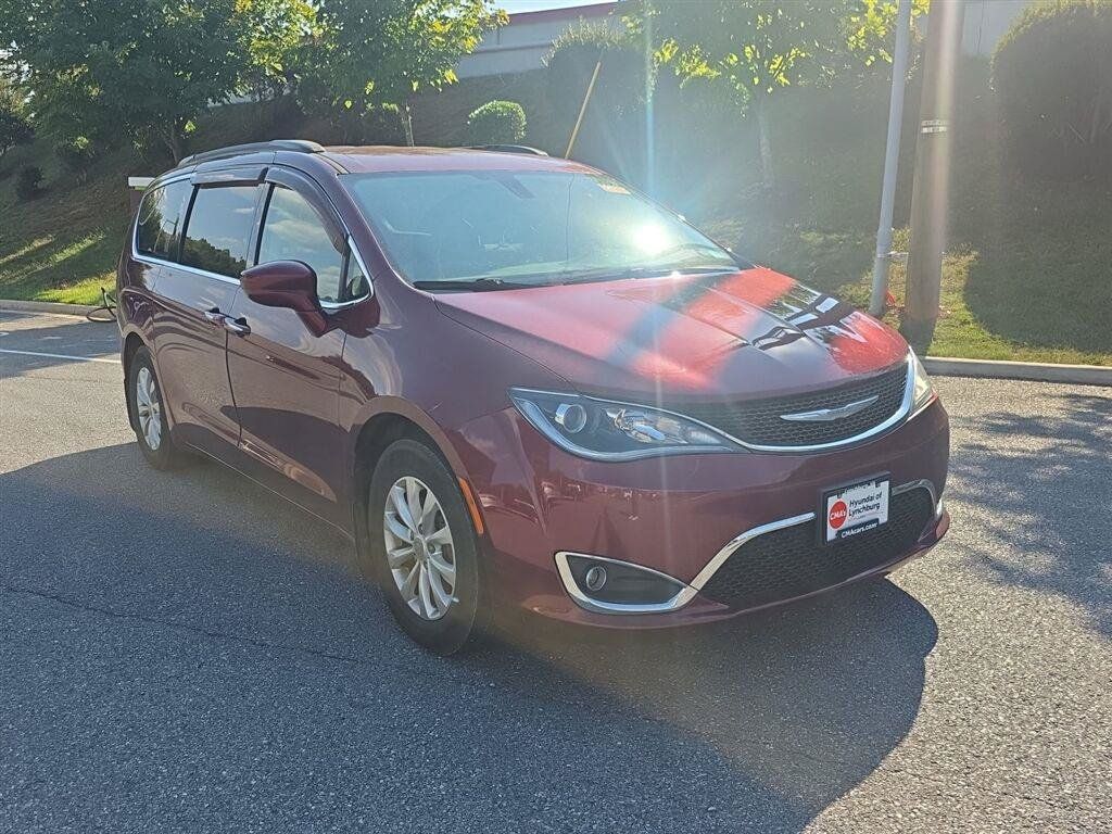 Used 2018 Chrysler Pacifica Touring Plus FWD image 3