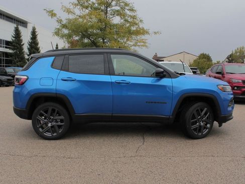 New 2026 Jeep Compass Limited w/ Limited Altitude Pack image 6
