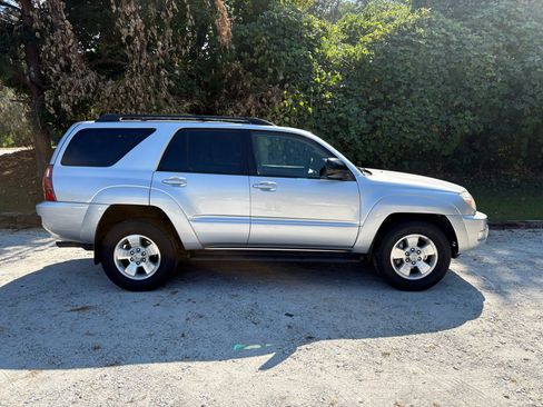 Used 2005 Toyota 4Runner SR5 image 2